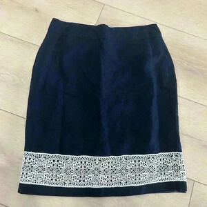 Ann Taylor a line skirt linen blend navy blue with intricate lace border size 4